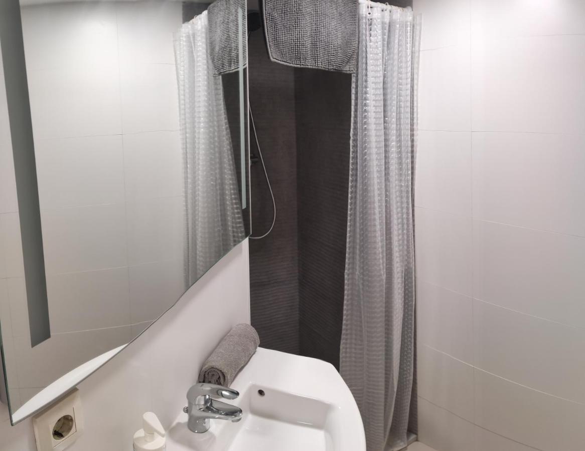 Apartamento para FAMILIAS a 50 metros de la playa Roses Bagian luar foto